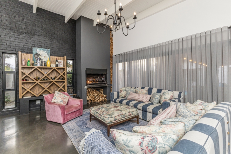 5 Bedroom Property for Sale in Mikro Park Western Cape